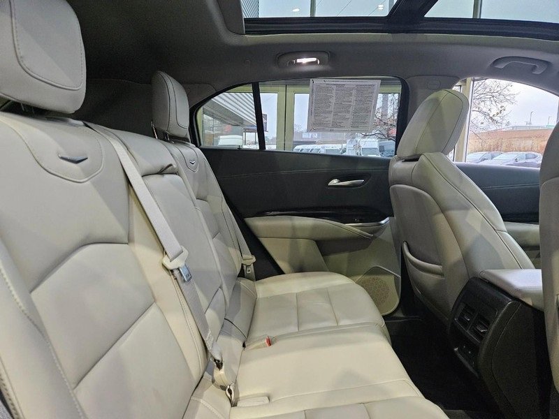 Used 2022 Cadillac XT4 Premium Luxury w/ Enhanced Visibility Package image 8