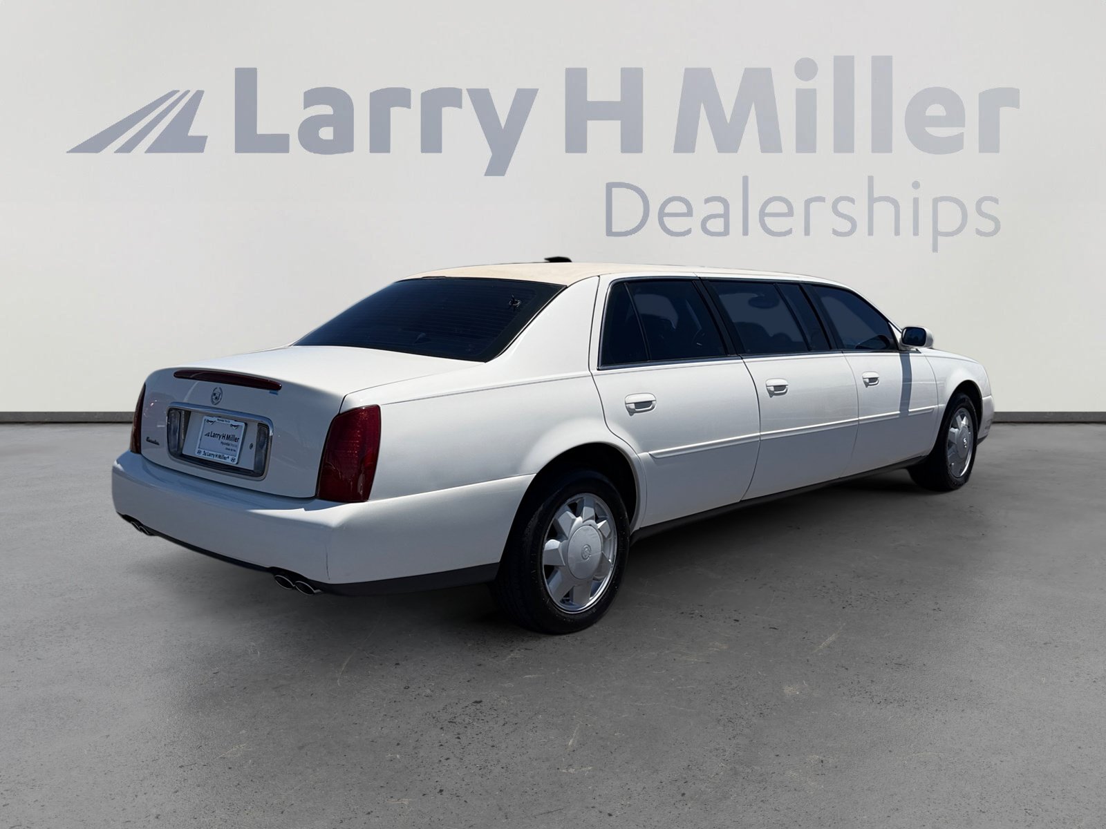 Used 2003 Cadillac De Ville Limousine FWD image 5