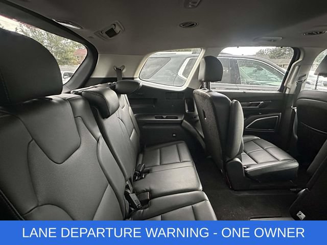 Used 2024 Kia Telluride EX w/ EX Captain's Chair Package FWD image 3