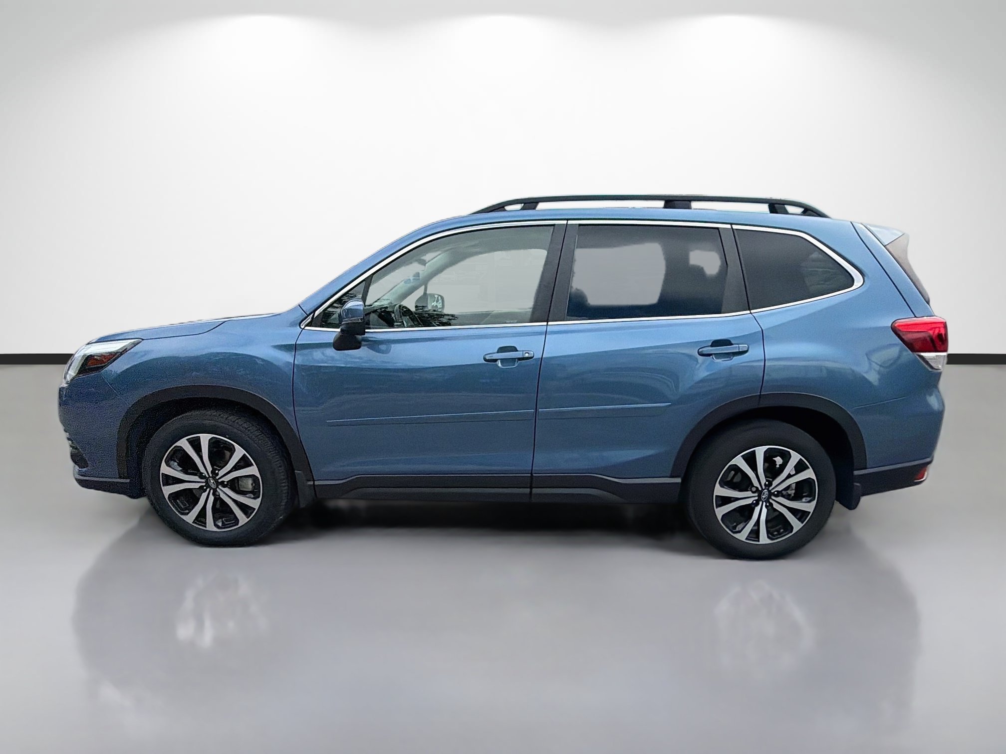 Used 2023 Subaru Forester Limited AWD/4WD image 6