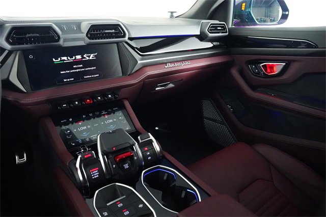 Used 2025 Lamborghini Urus SE image 54