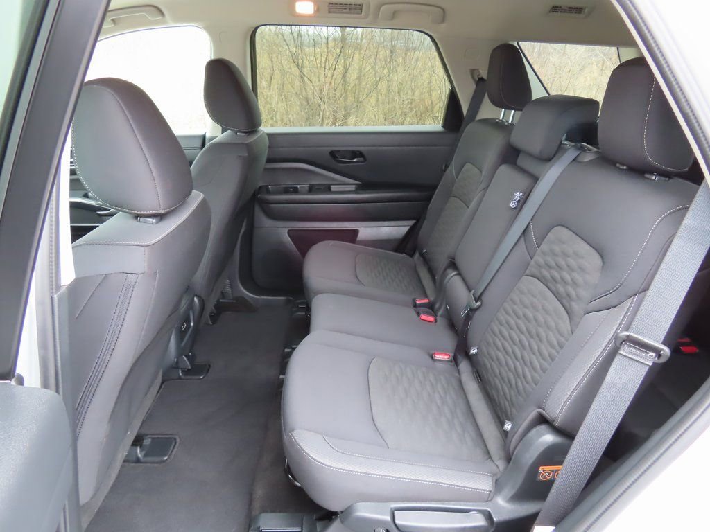 Used 2025 Nissan Pathfinder SV image 28