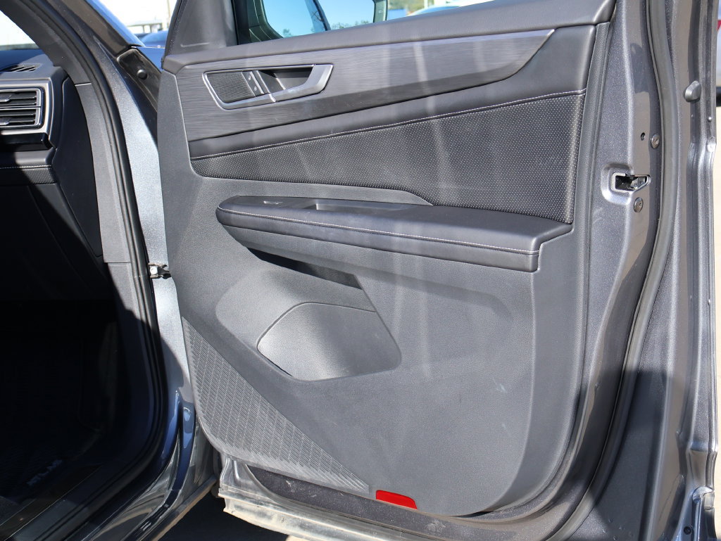 Certified 2024 Volkswagen Atlas Cross Sport SE w/ Panoramic Sunroof Package AWD/4WD image 42