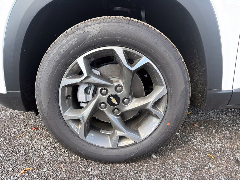 New 2026 Chevrolet Trax LT w/ LT Convenience Package FWD image 17