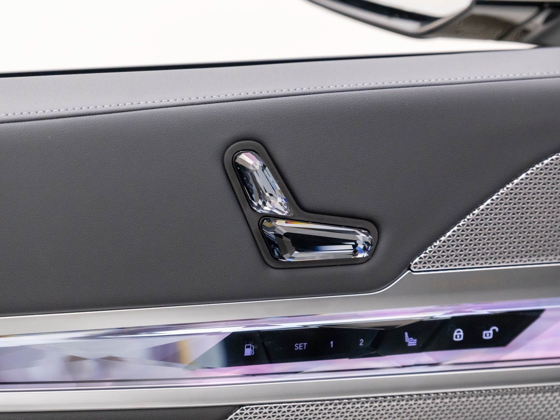 New 2025 BMW 750e xDrive AWD/4WD image 15