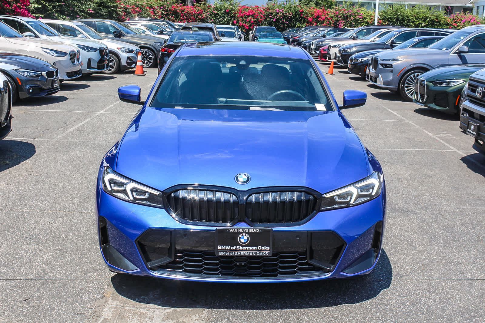 Used 2026 BMW 330i Sedan w/ M Sport Package RWD image 2