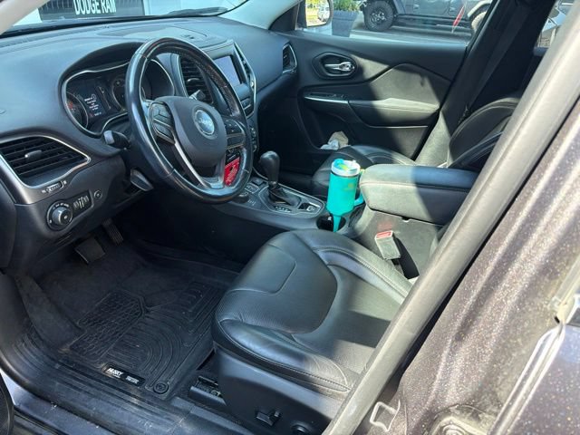 Used 2020 Jeep Cherokee Latitude Lux w/ Comfort/Convenience Group AWD/4WD image 3