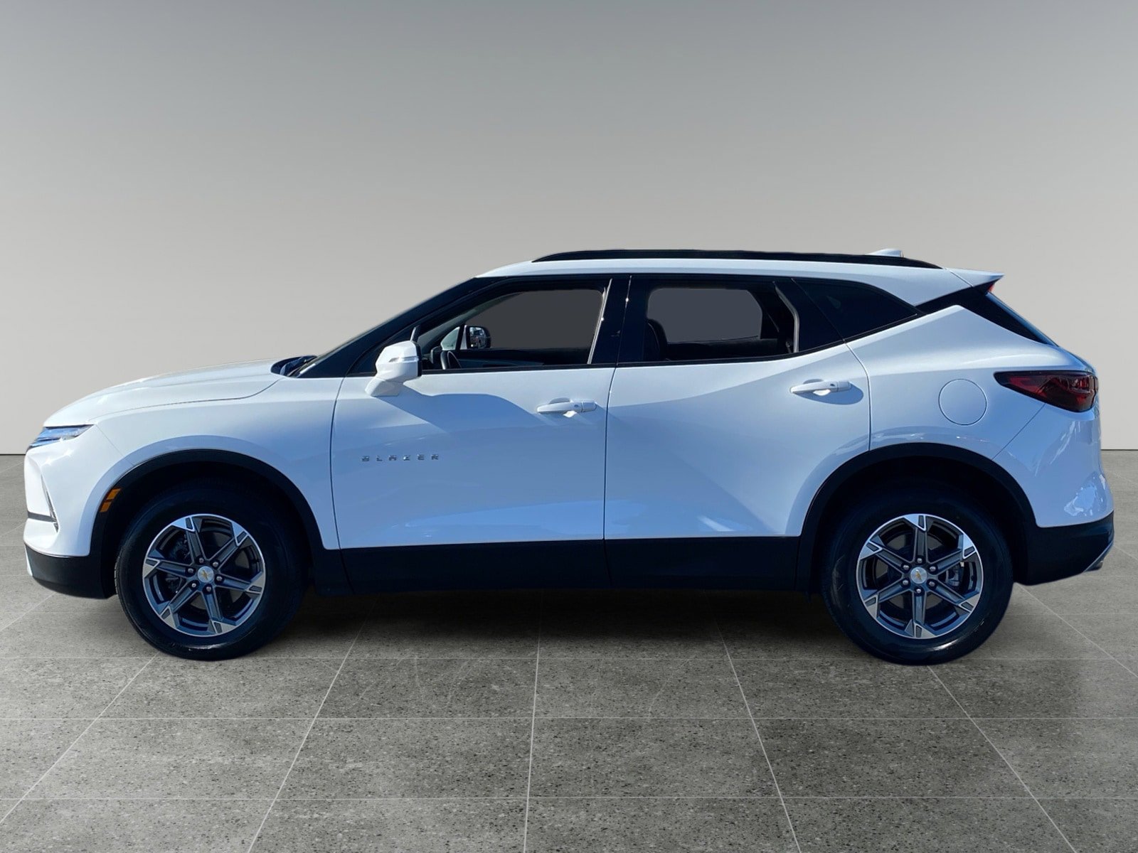 Used 2024 Chevrolet Blazer LT image 2
