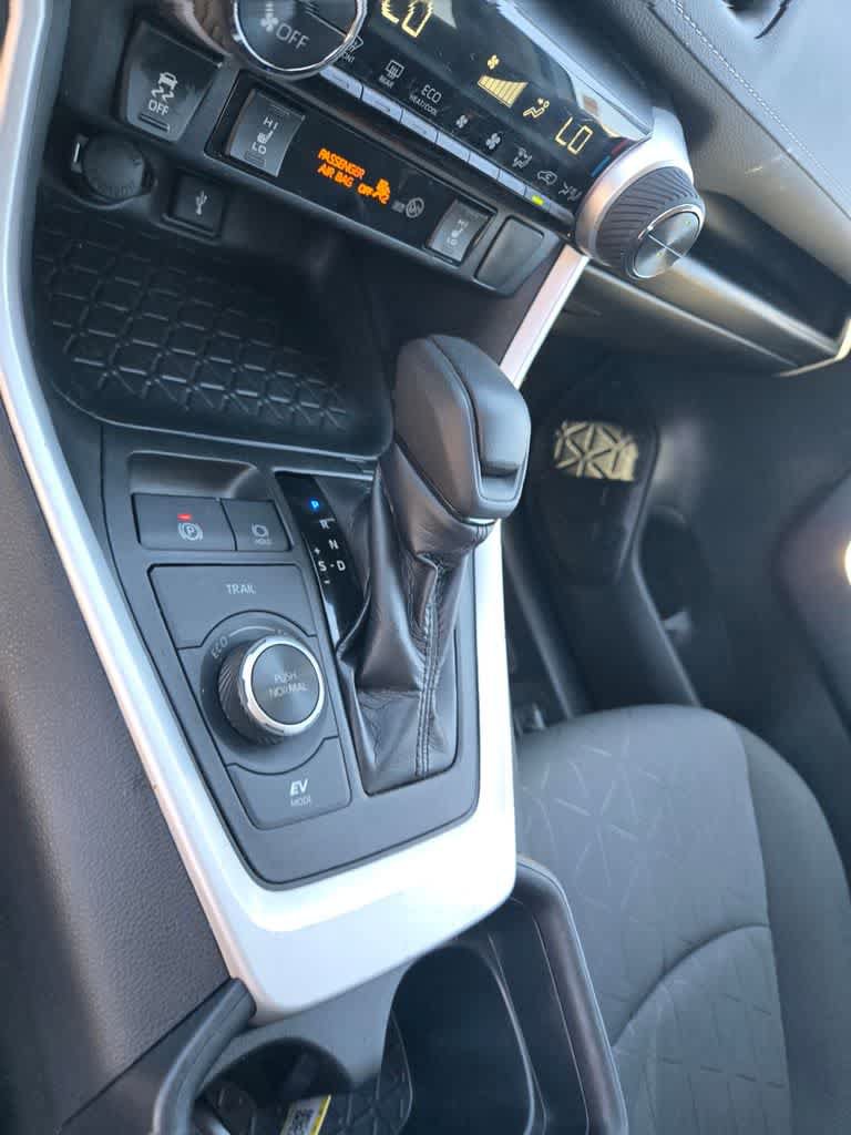 Used 2020 Toyota RAV4 XLE w/ XLE Grade Weather Package AWD/4WD image 14