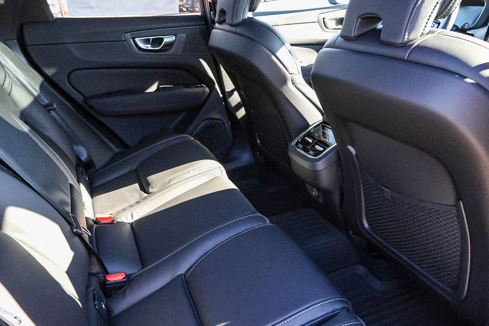 New 2026 Volvo XC60 B5 Ultra w/ Climate Package PRO image 20