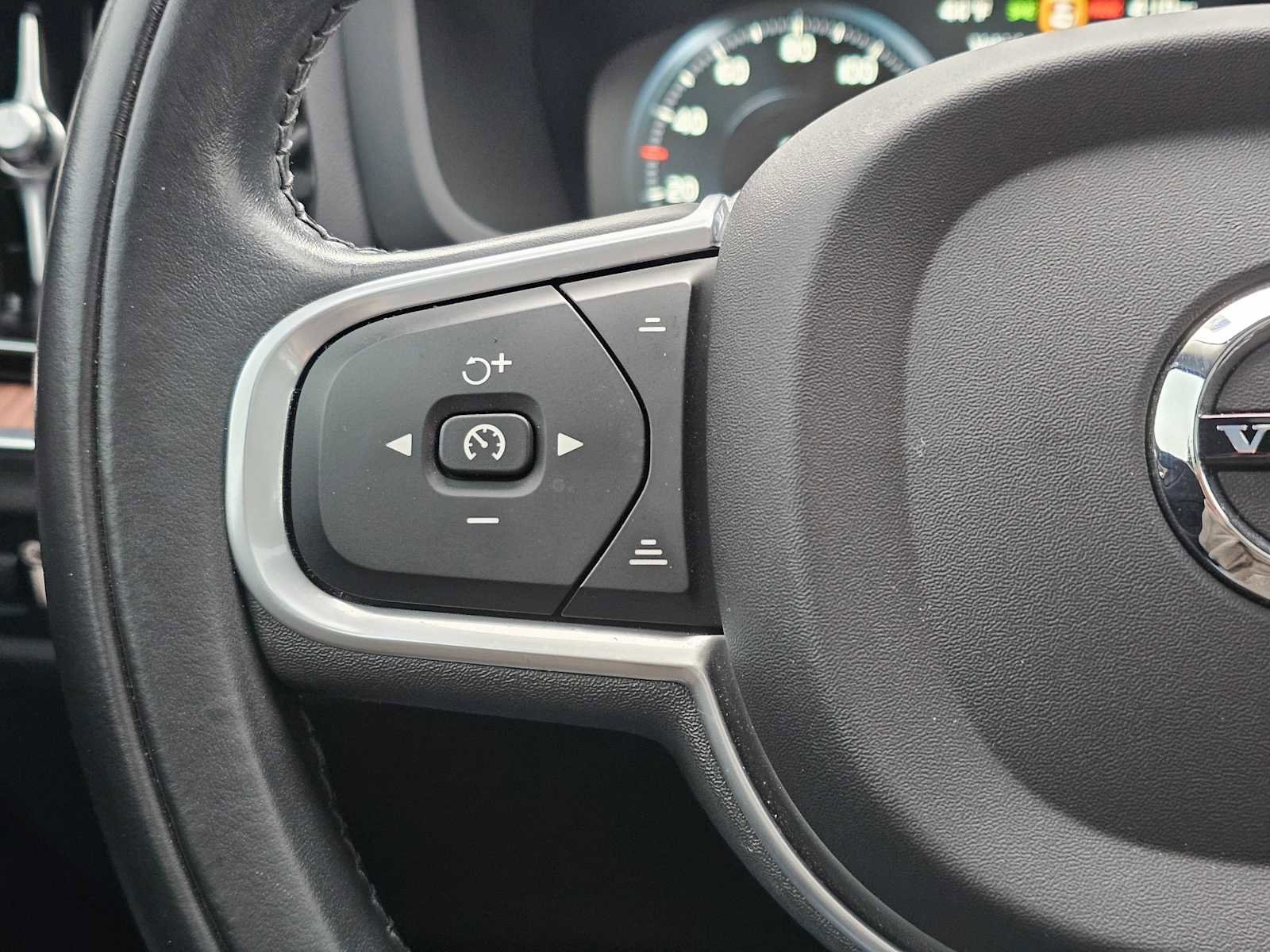 Used 2022 Volvo S60 T8 R-Design Expression w/ Advanced Package image 33