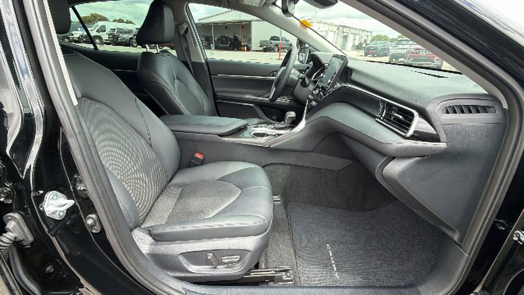 Used 2024 Toyota Camry XLE FWD image 29