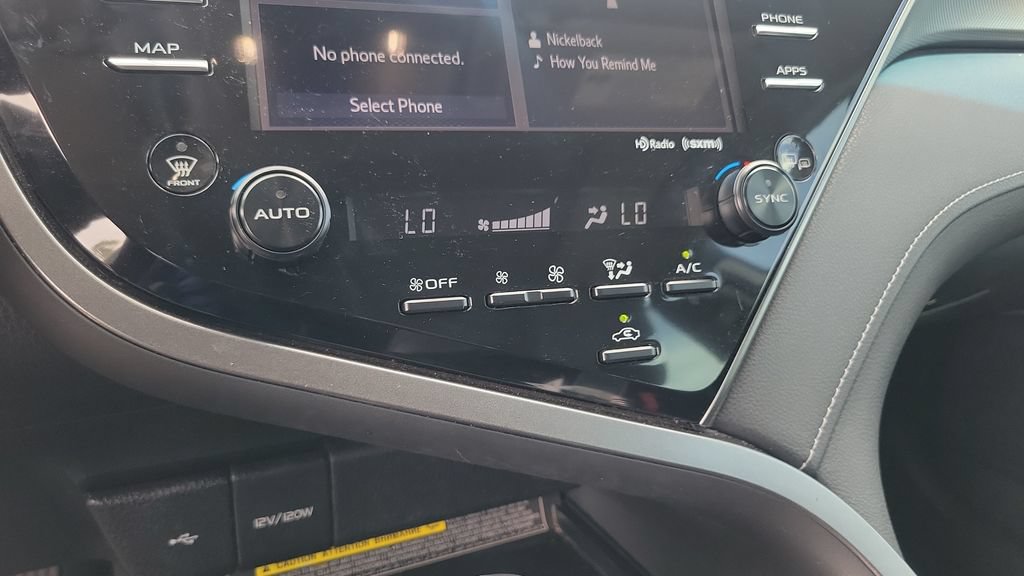 Used 2020 Toyota Camry XSE FWD image 15