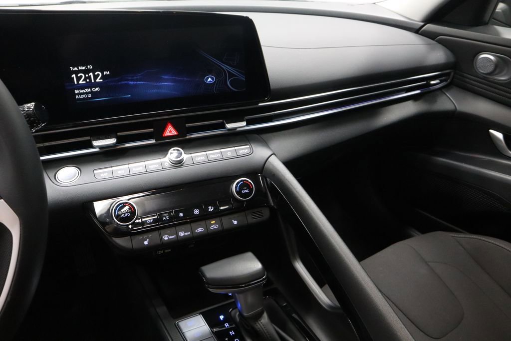 Certified 2025 Hyundai Elantra SEL image 32