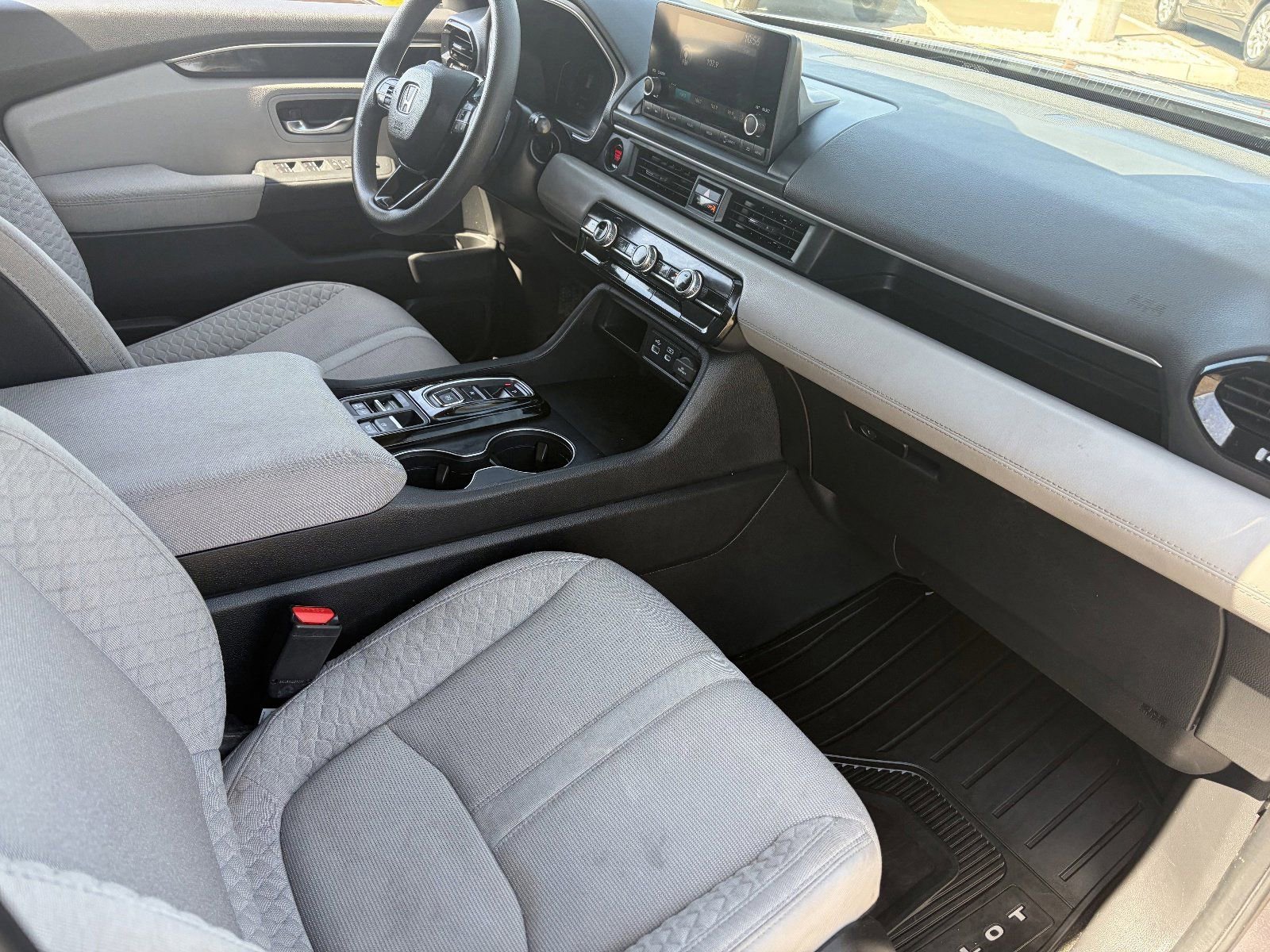 Used 2023 Honda Pilot LX image 13