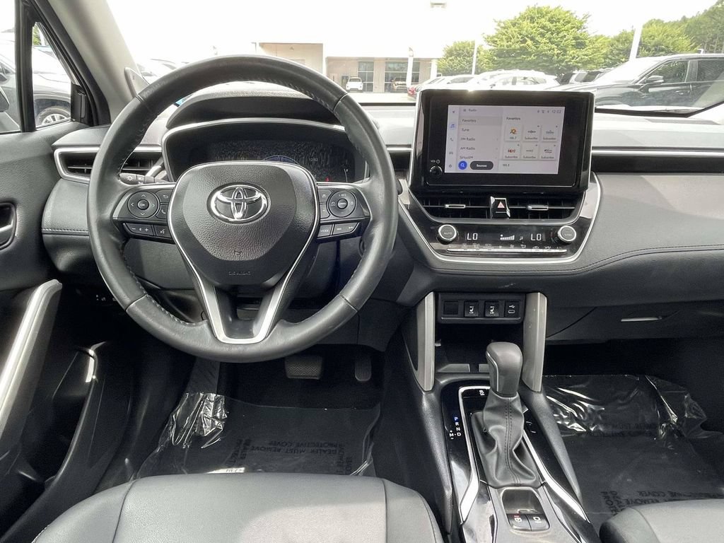 Used 2024 Toyota Corolla Cross XLE w/ Convenience Package AWD/4WD image 17
