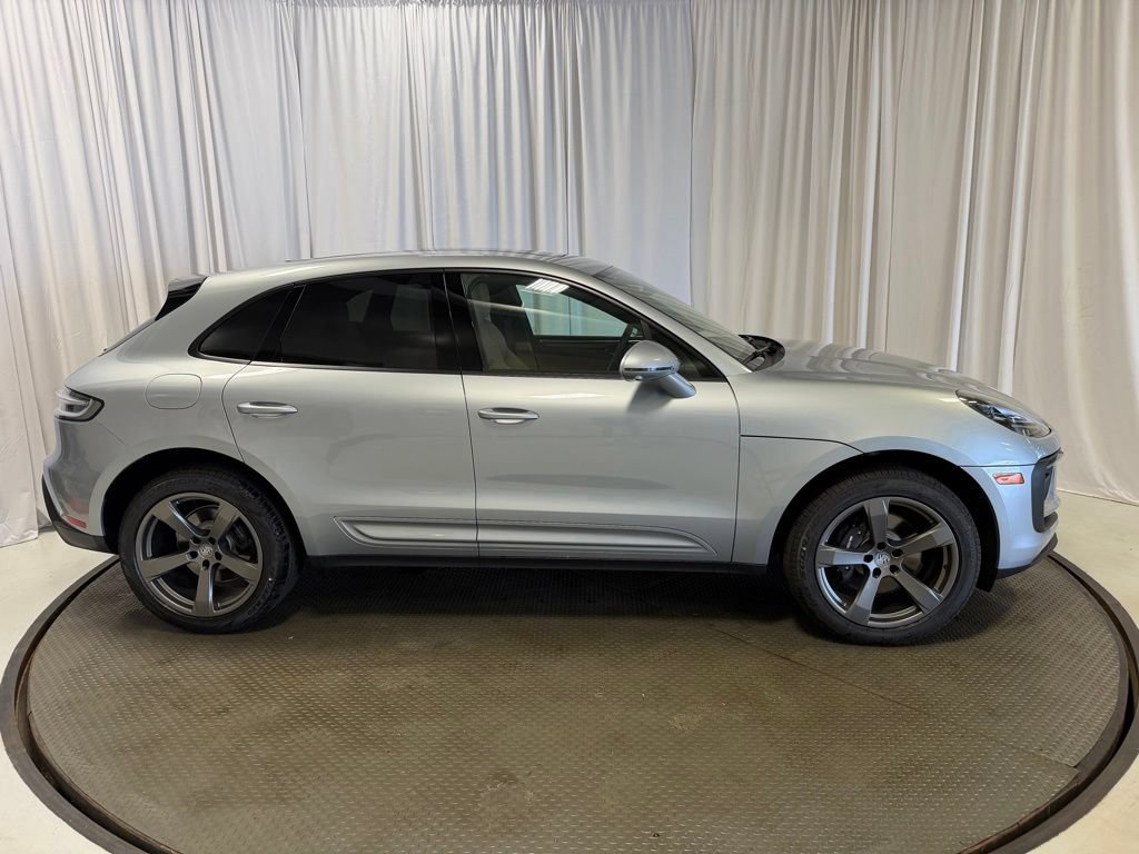 Certified 2026 Porsche Macan AWD/4WD image 31