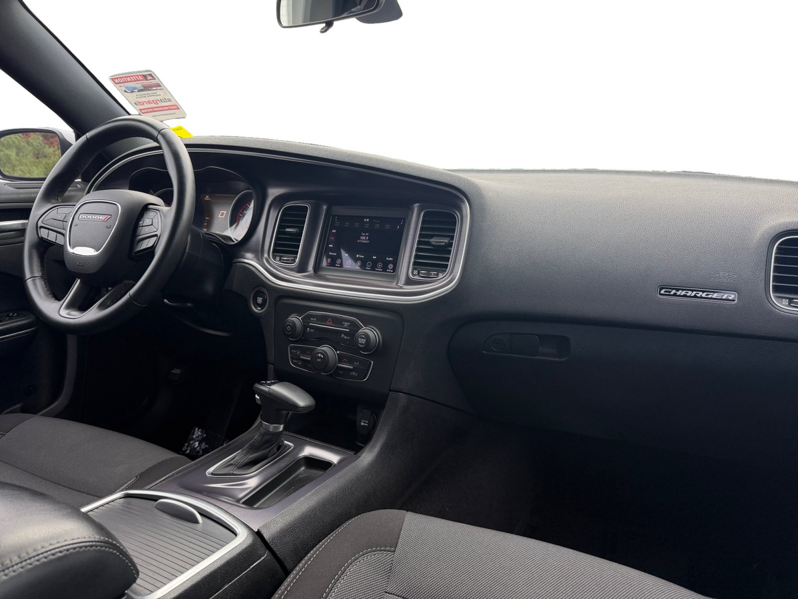Used 2018 Dodge Charger SXT RWD image 15