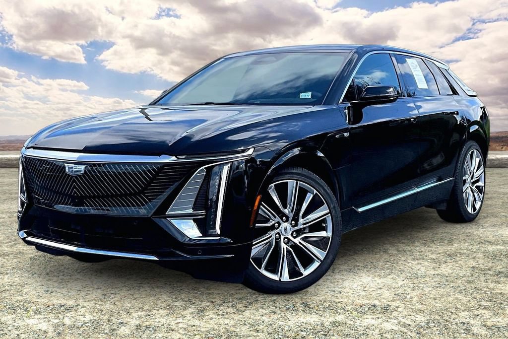 Certified 2025 Cadillac Lyriq Luxury w/ LPO, Floor Liner Package AWD/4WD image 3