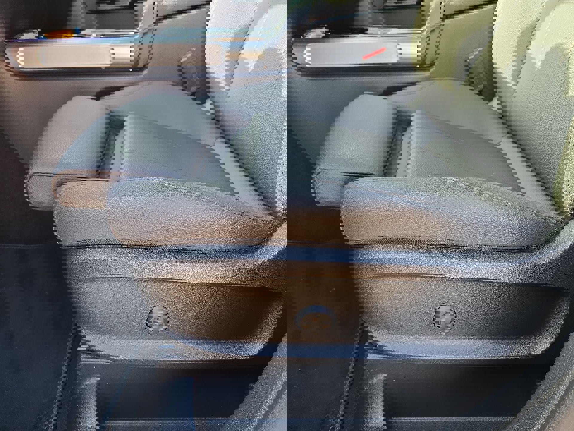 New 2025 Mercedes-Benz GLB 250 image 17