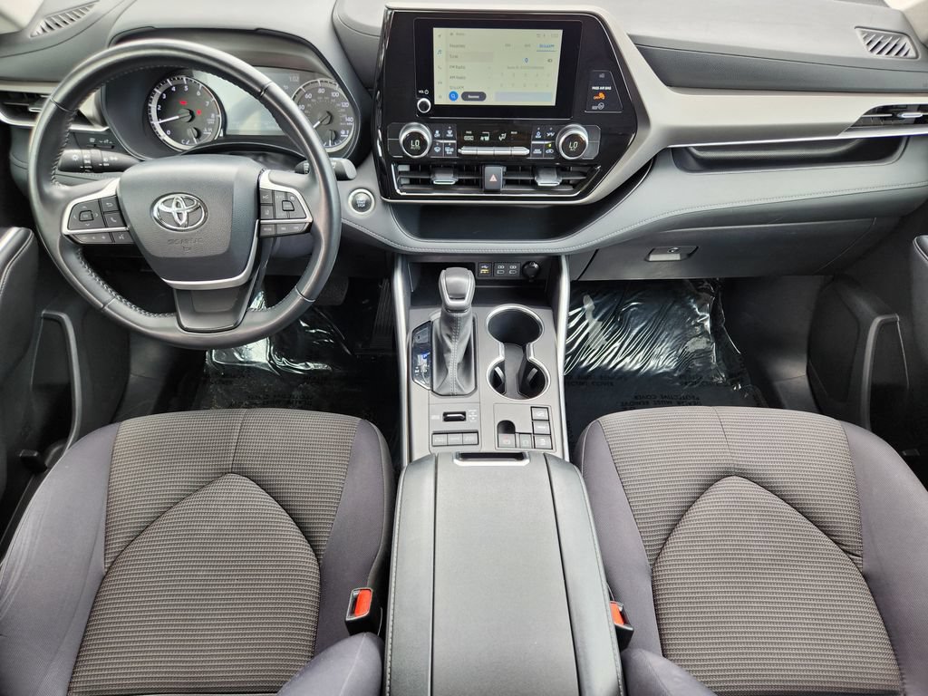 Used 2025 Toyota Highlander LE AWD/4WD image 15