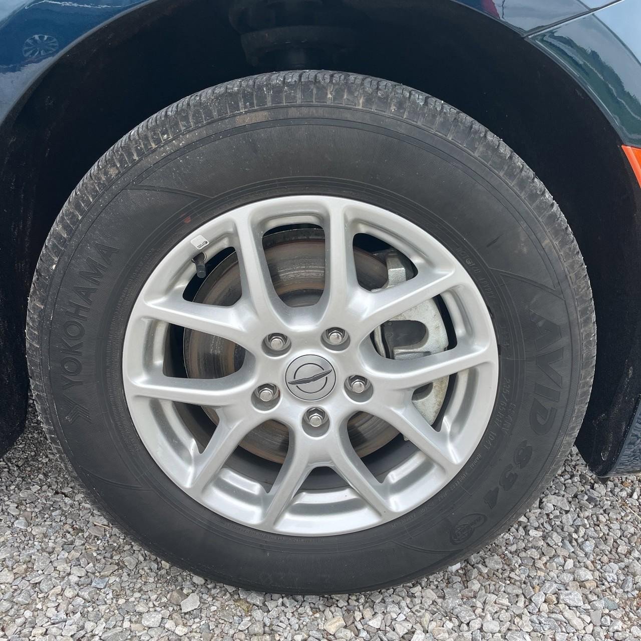 Used 2025 Chrysler Pacifica Select image 11