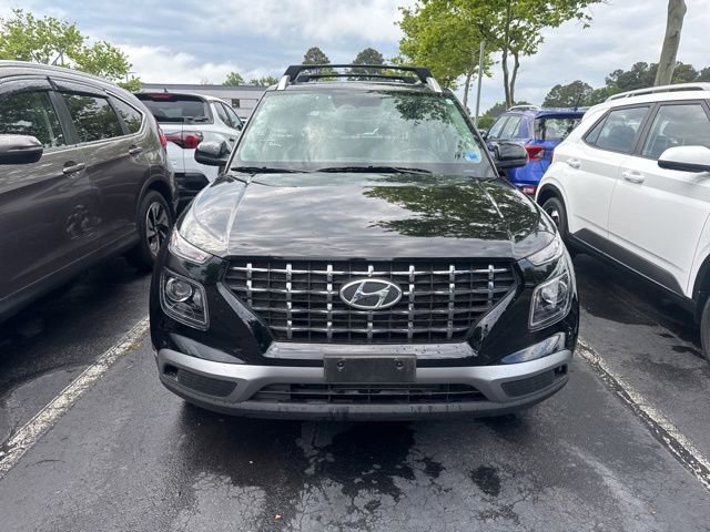 Used 2025 Hyundai Venue SEL FWD image 3