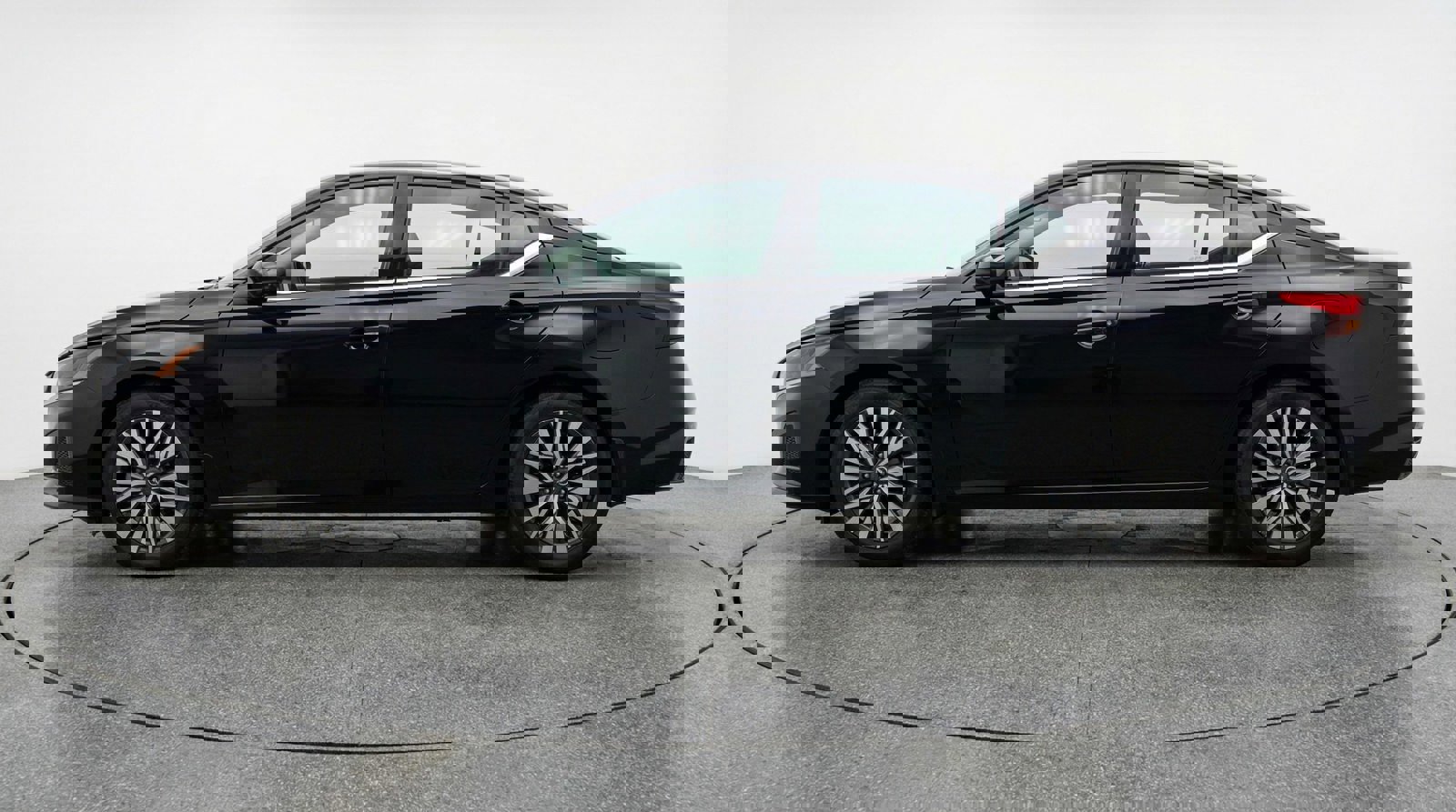 Used 2025 Nissan Altima 2.5 SV image 4