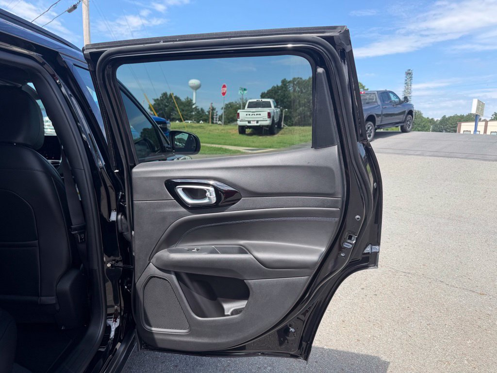 New 2026 Jeep Compass Latitude AWD/4WD image 33