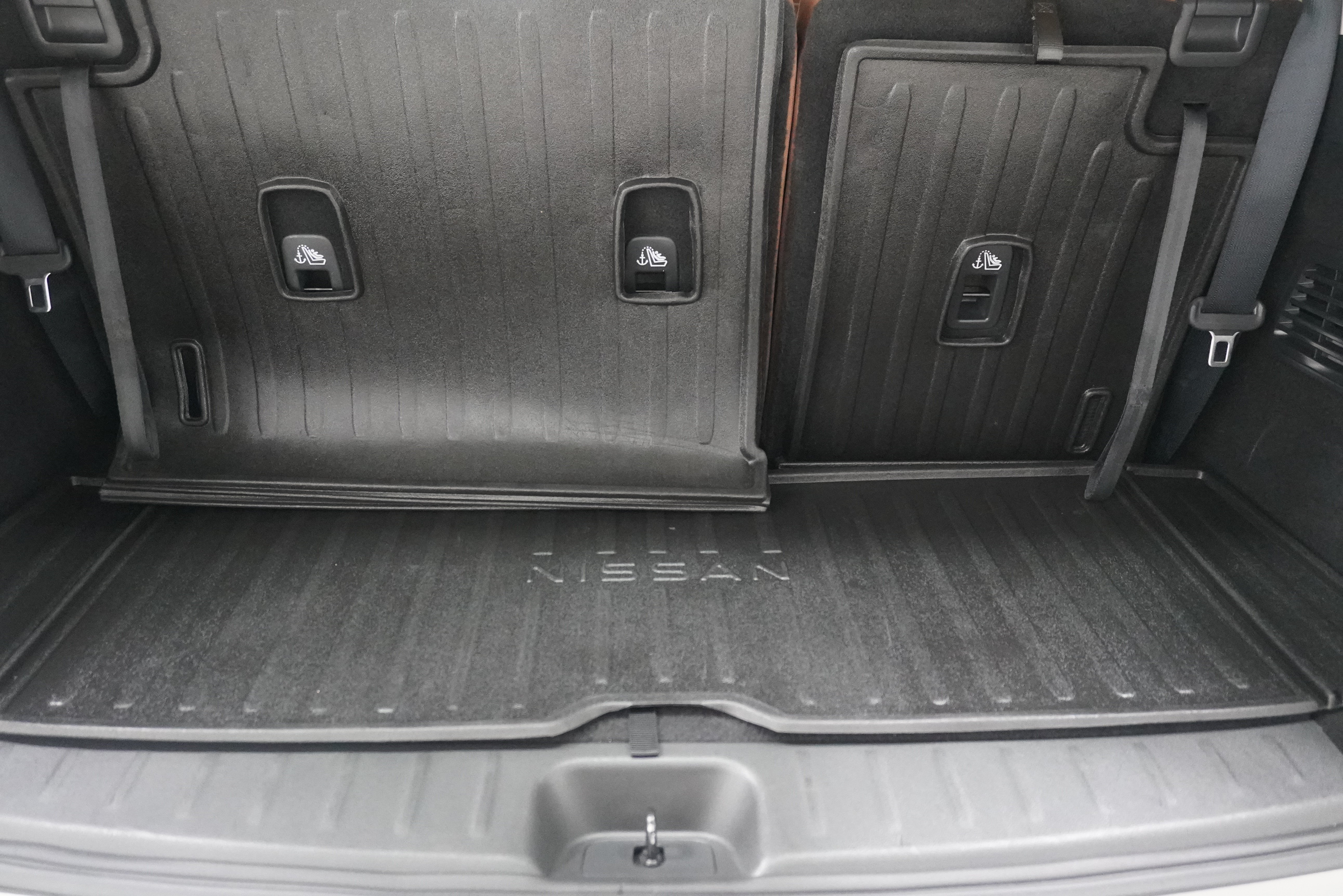 Used 2023 Nissan Pathfinder Platinum w/ Lighting Package (N93) FWD image 35