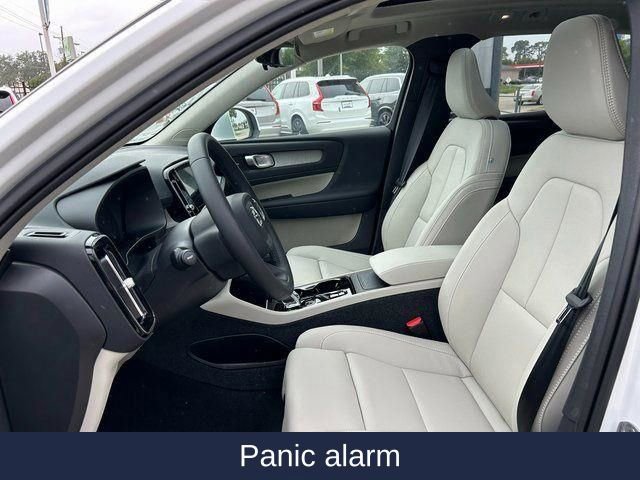 New 2025 Volvo XC40 B5 Ultra w/ Protection Package Premier image 22