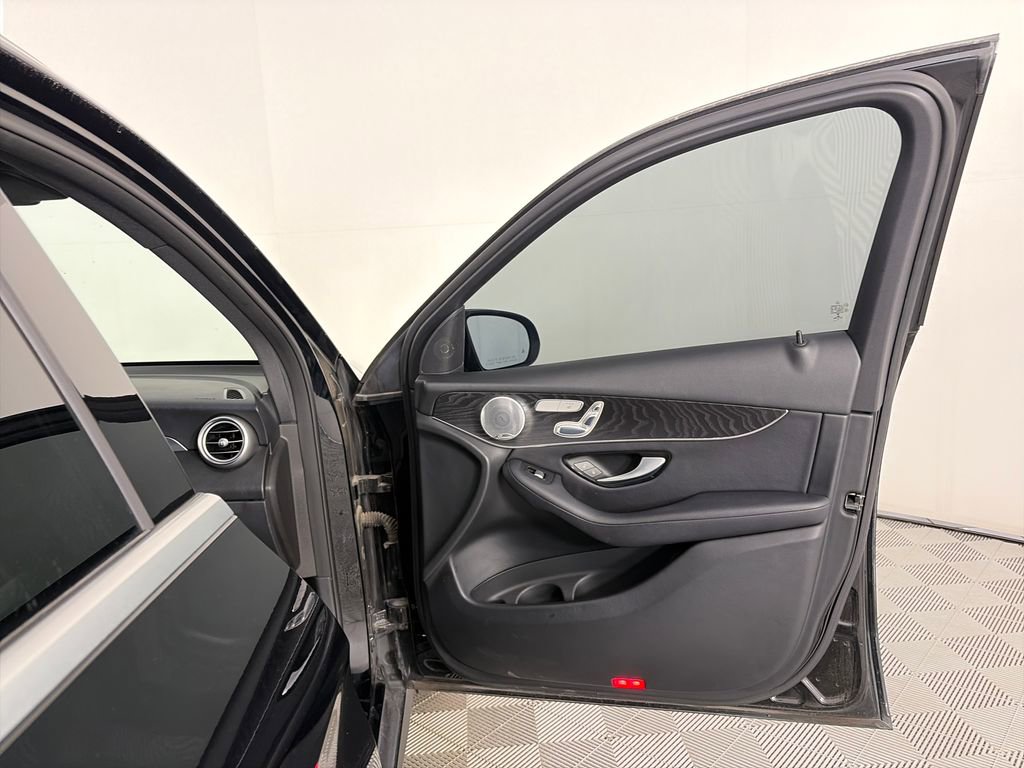 Used 2018 Mercedes-Benz GLC 300 4MATIC image 30
