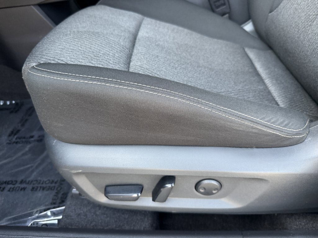 Used 2025 Nissan Rogue SV image 26