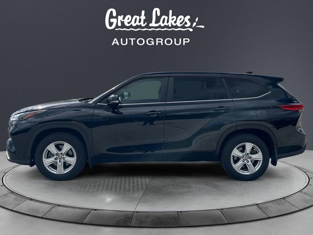 Used 2023 Toyota Highlander LE FWD image 2