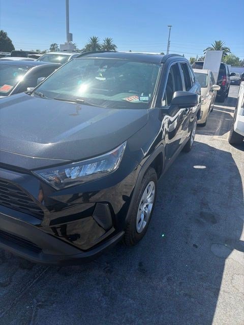 Used 2020 Toyota RAV4 LE FWD image 6