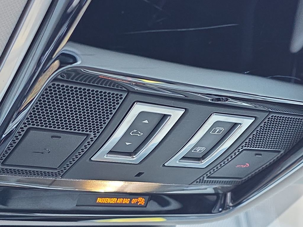 Used 2019 Land Rover Range Rover Velar S image 31