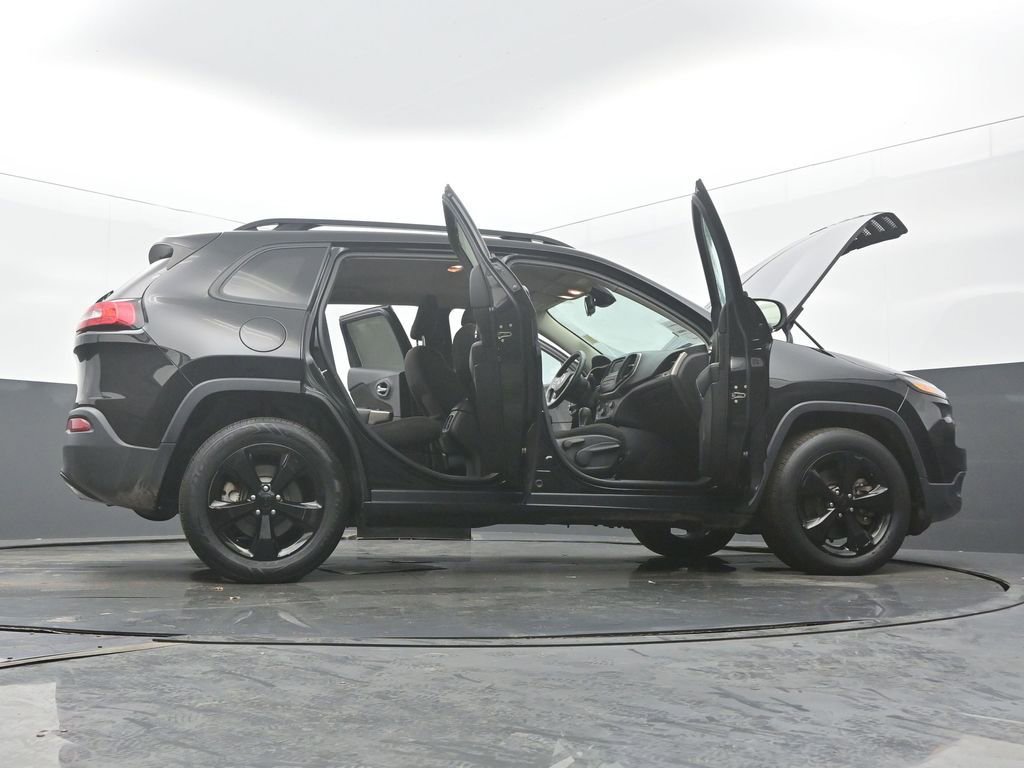 Used 2017 Jeep Cherokee Altitude image 60