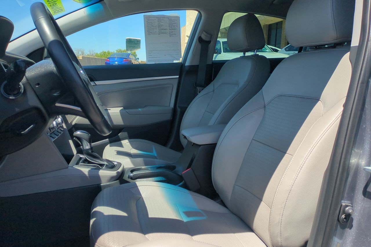 Used 2020 Hyundai Elantra Limited FWD image 19
