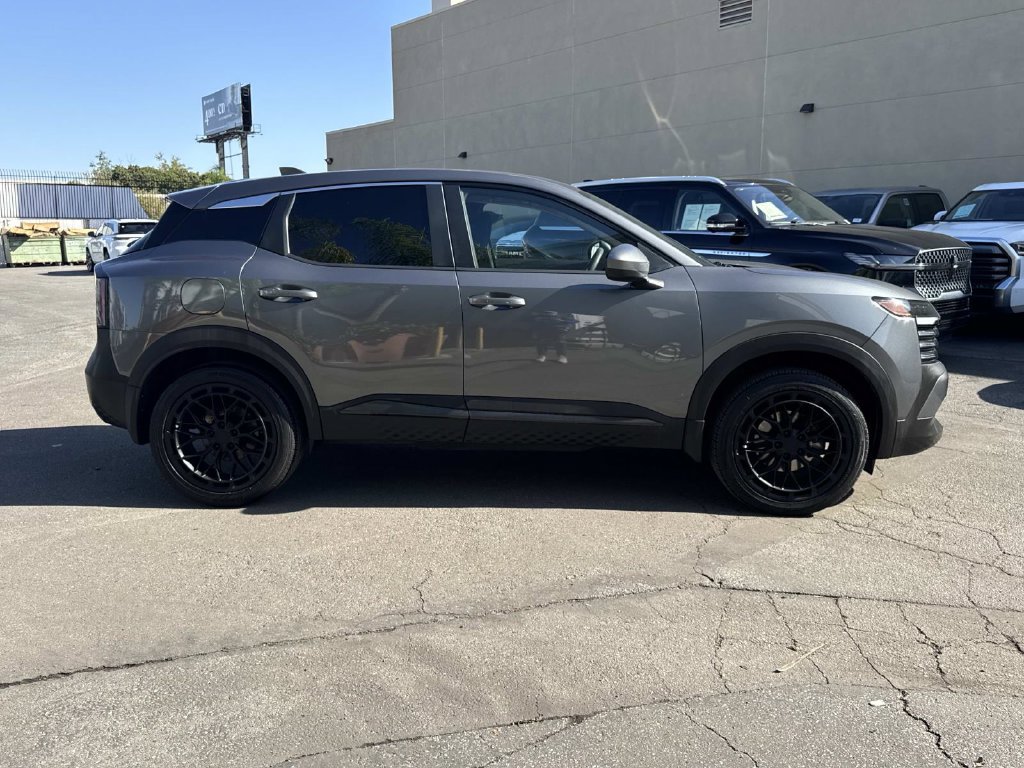 Used 2025 Nissan Kicks SV FWD image 2