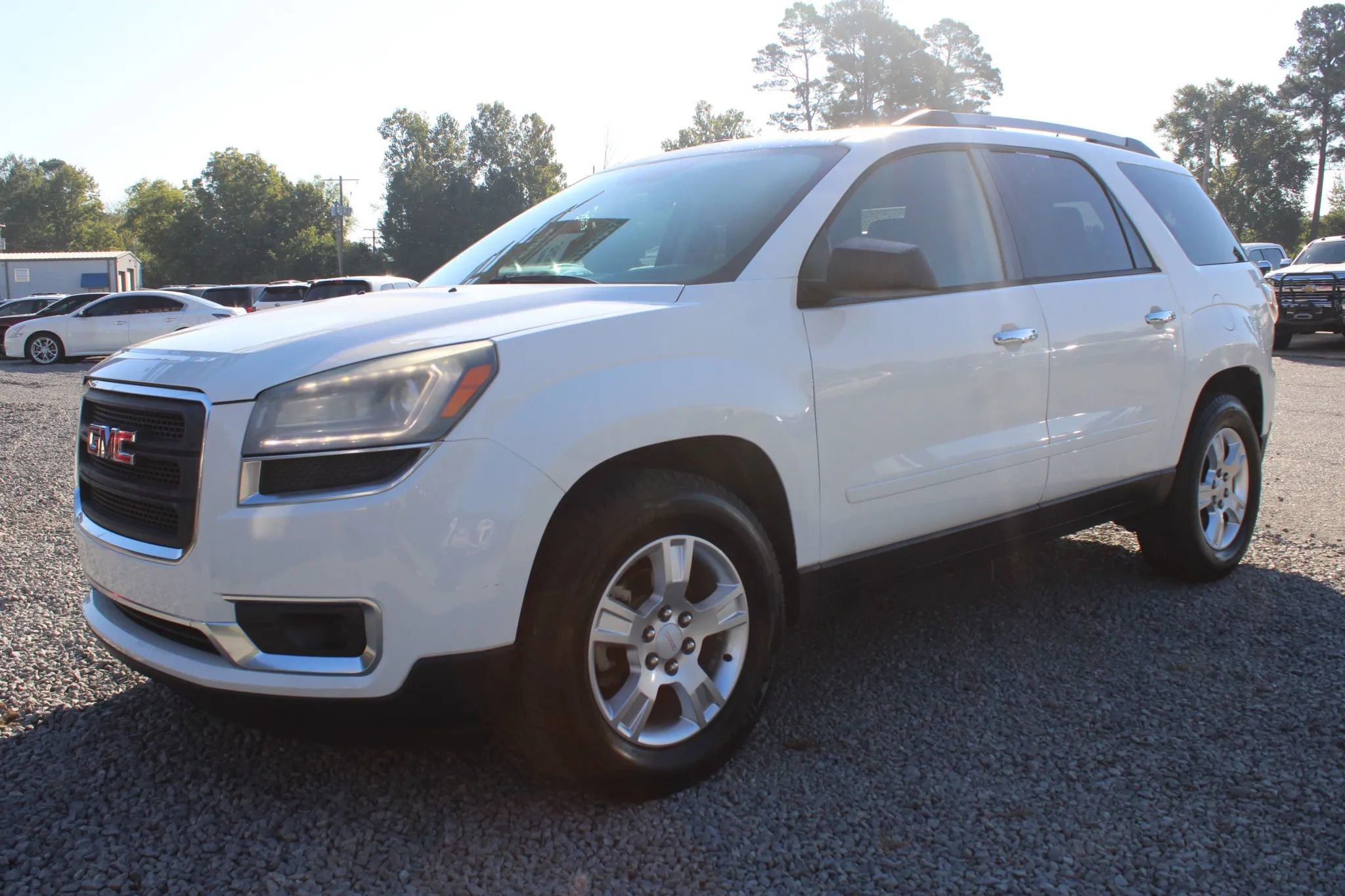 Used 2015 GMC Acadia SLE image 3