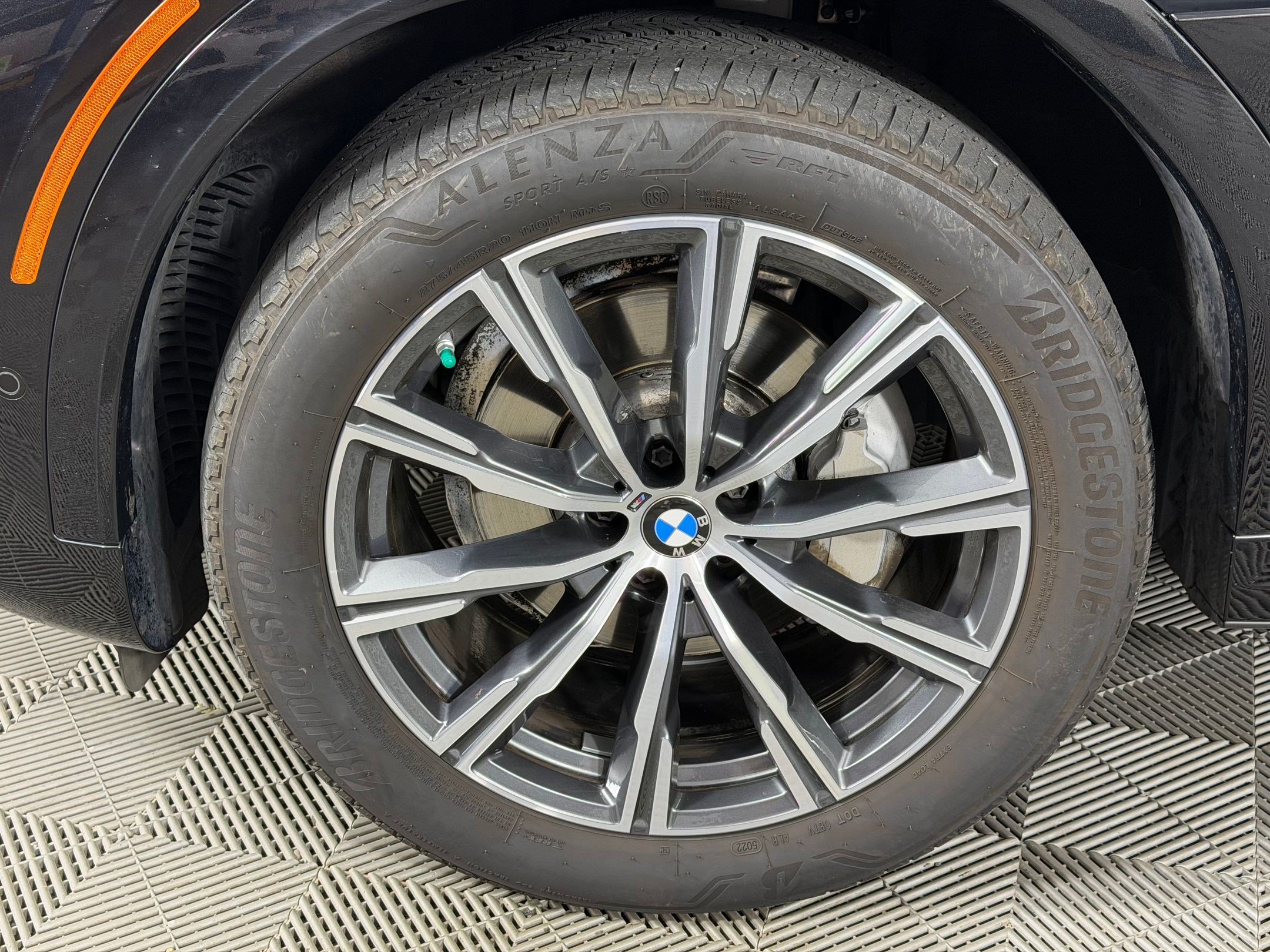 Used 2023 BMW X6 xDrive40i w/ M Sport Package AWD/4WD image 13