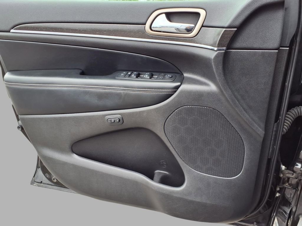 Used 2017 Jeep Grand Cherokee Limited image 19