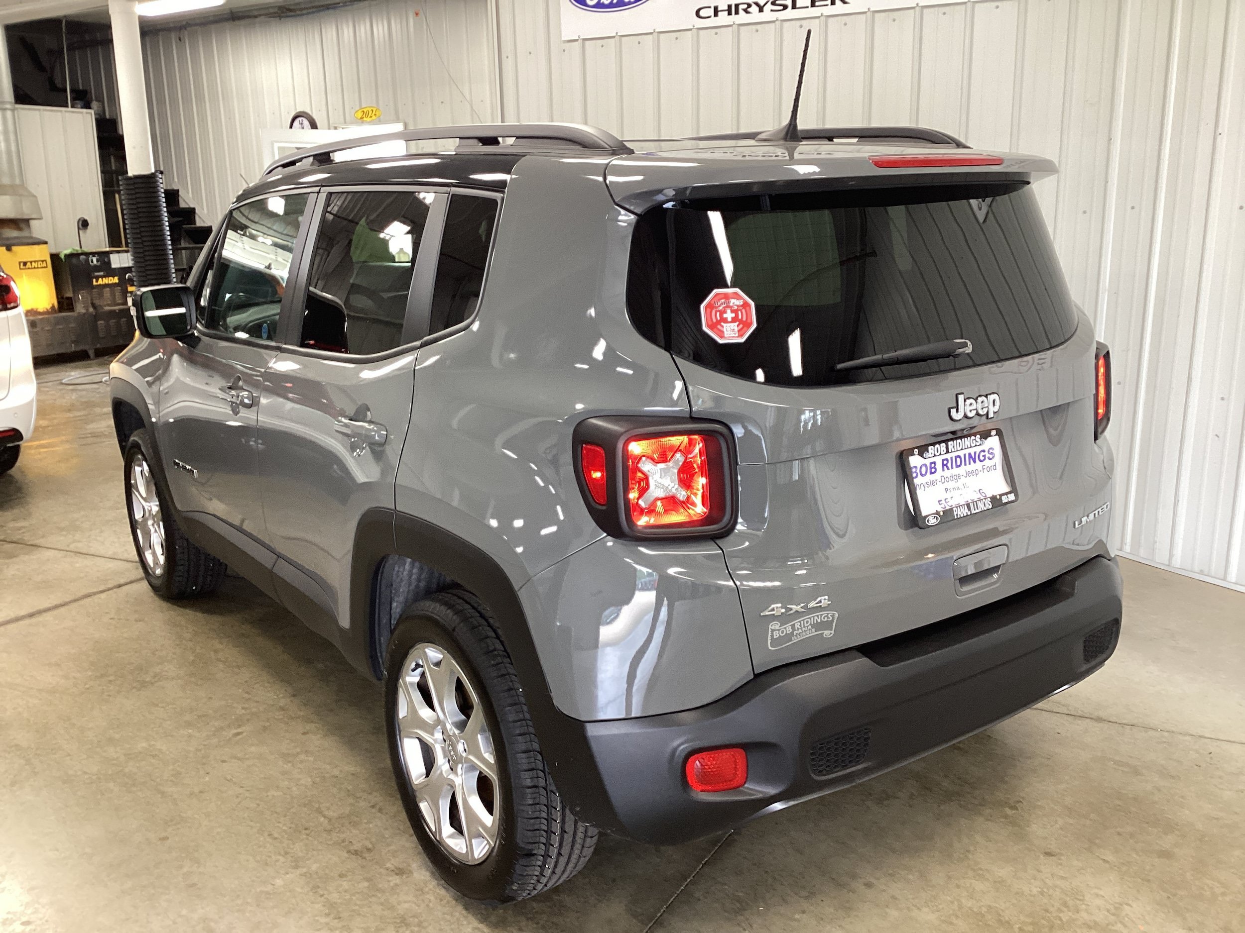 Used 2022 Jeep Renegade Limited AWD/4WD image 3
