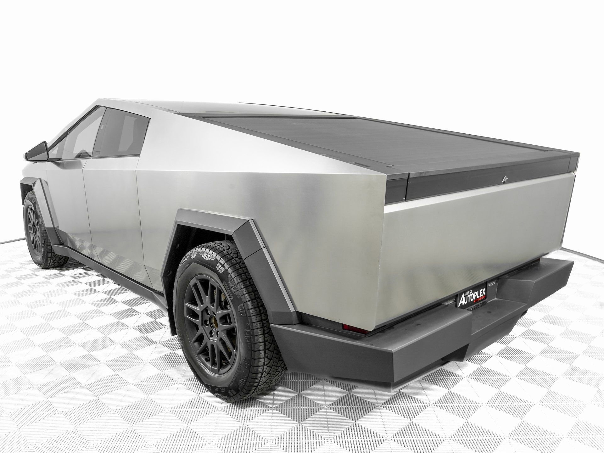 Used 2025 Tesla Cybertruck AWD Crew Cab image 8
