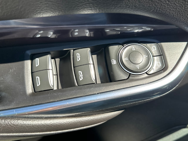 Used 2023 Cadillac XT4 Luxury w/ Cold Weather Package AWD/4WD image 28