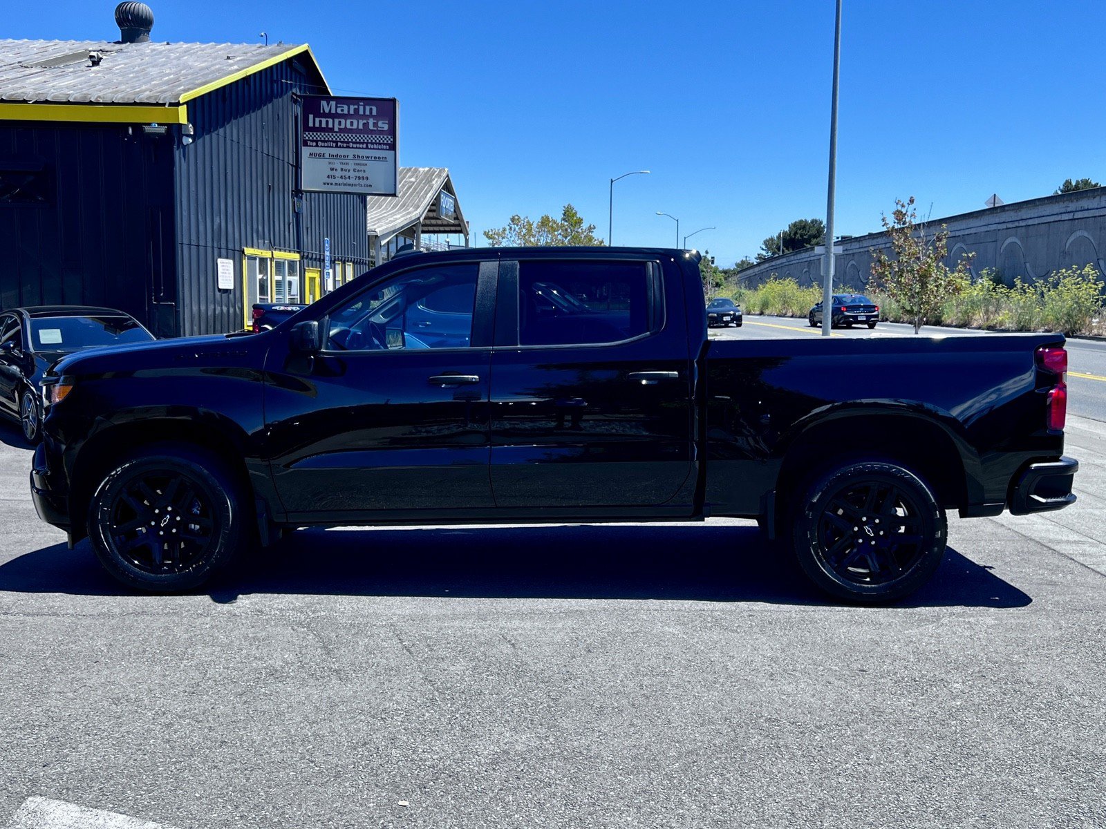 Used 2023 Chevrolet Silverado 1500 Custom w/ LPO, Dark Essentials Package RWD image 9
