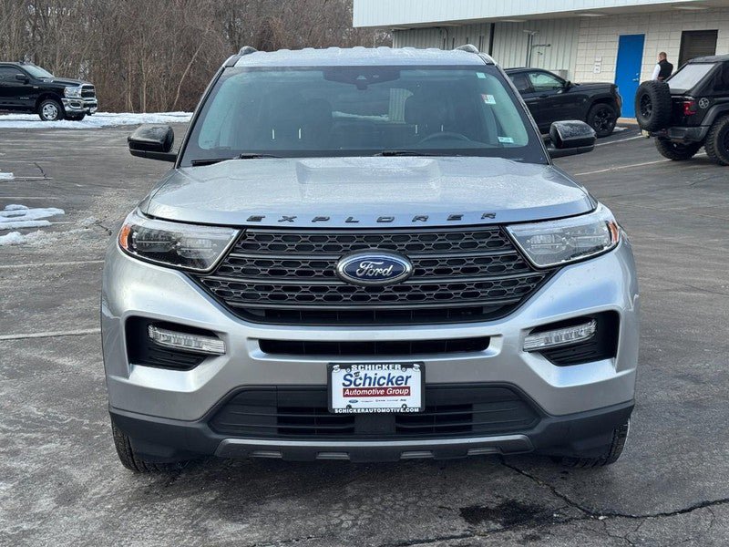 Used 2024 Ford Explorer XLT w/ Equipment Group 202A image 9