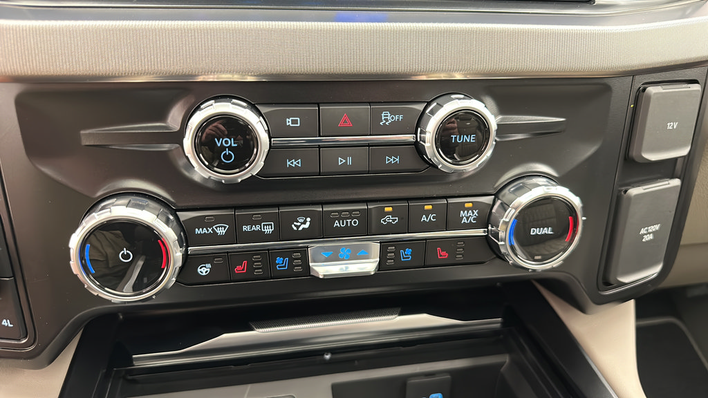 New 2026 Ford F350 Platinum w/ Platinum Plus Package AWD/4WD image 24