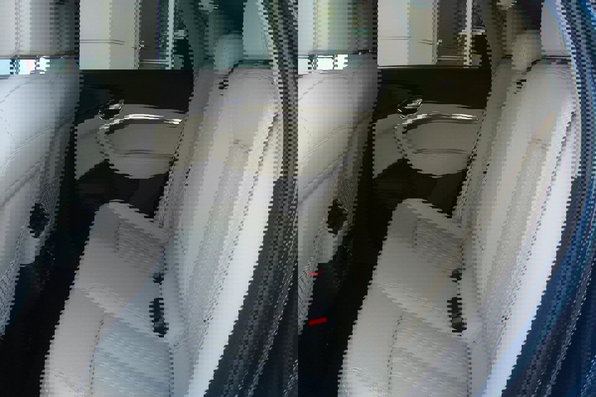 Used 2022 Audi e-tron Premium Plus image 36