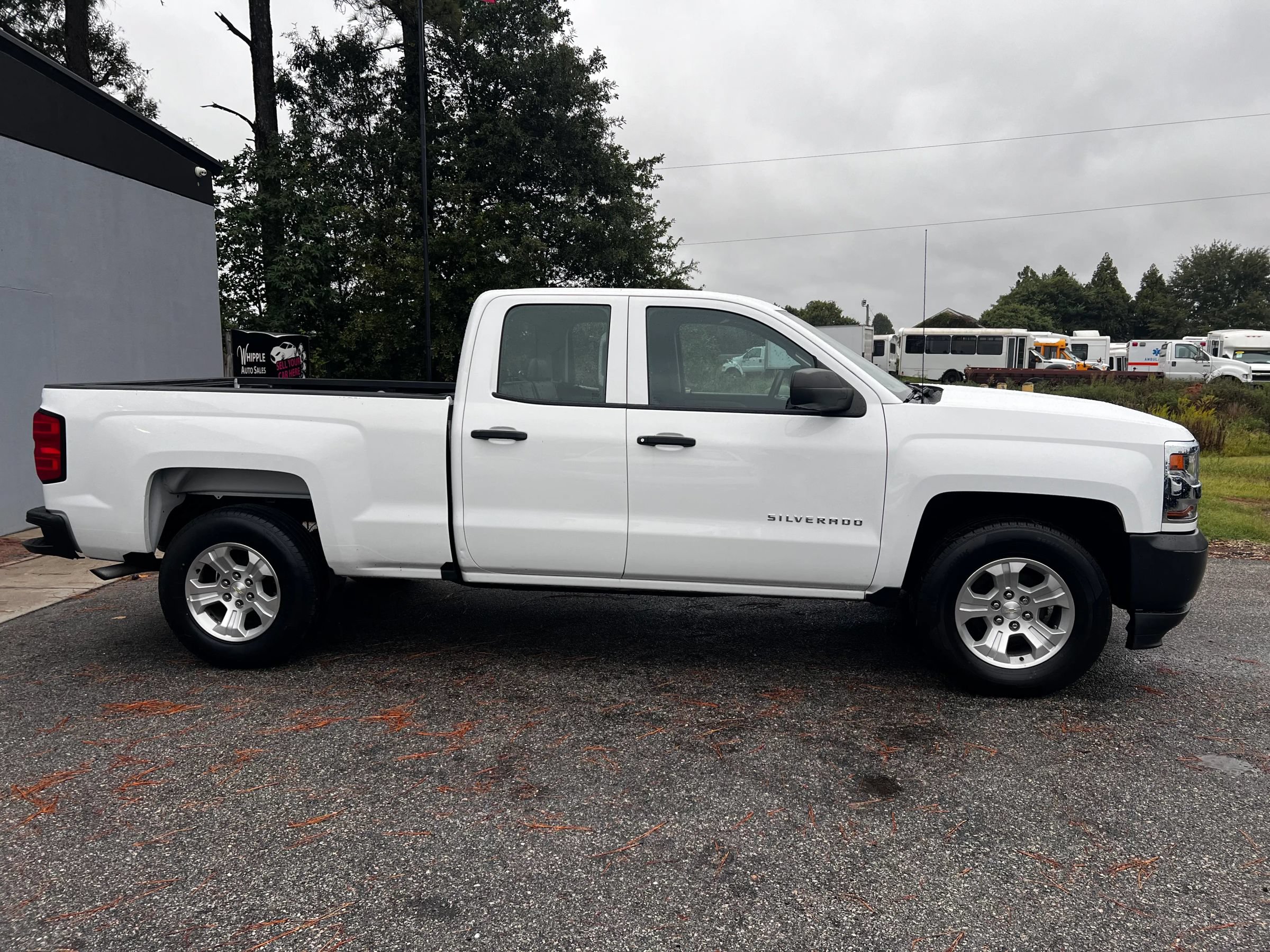 Used 2017 Chevrolet Silverado 1500 W/T RWD image 4